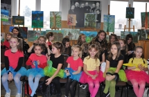 Grupa dziewczynek z grupy tanecznej