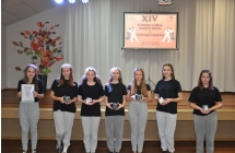 Siedem dziewczynek z zespolu tanecznego z nagrodami