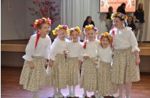 Szesc lodowo ubranych dziewczynek