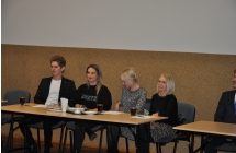 Trzy kobiety oraz mezczyzna