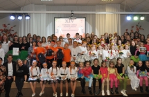 Wszyscy czlonkowie turnieju tanca na scenie111